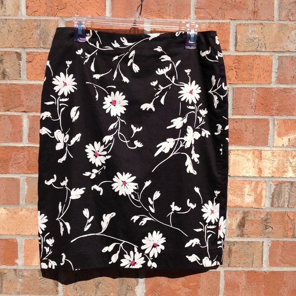Talbots Dresses & Skirts - Talbots Women 10 Petite Skirt Fully Lined  Floral